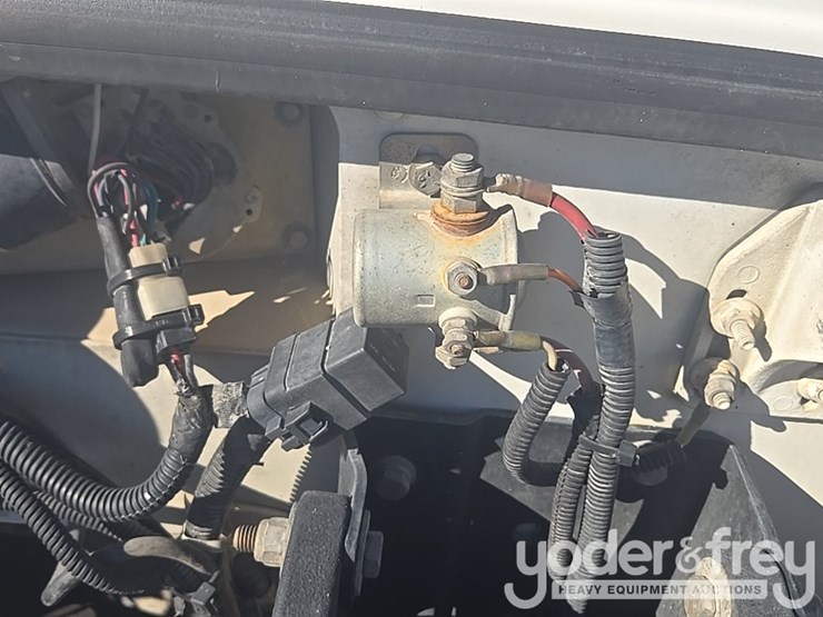 2009-peterbilt-335-image-30