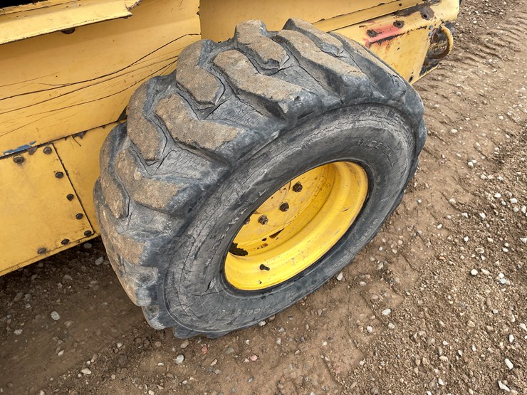 #1027-•-new-holland-lx985-skid-steer-image-10