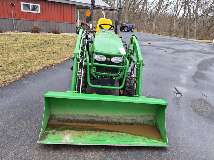 john-deere-2032r-image-4