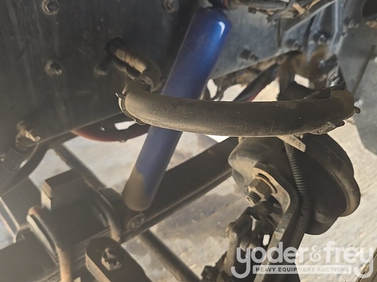 2009-peterbilt-335-image-19