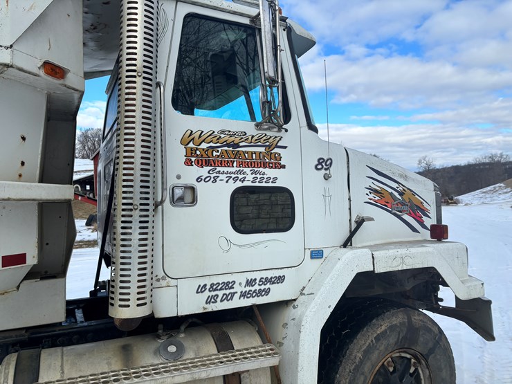 1989-cummins-855-image-14