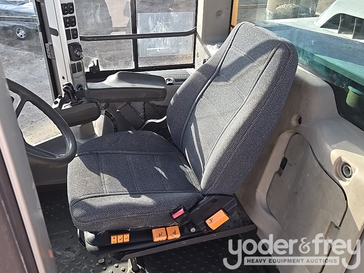 2014-volvo-l150h-image-82