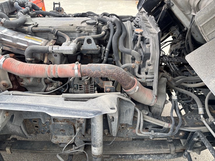 2015-isuzu-npr-xd-image-22