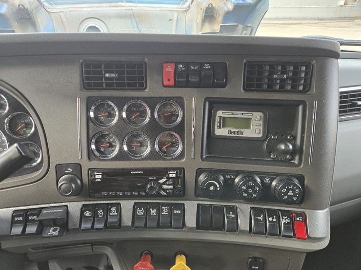 2019-kenworth-t680-image-61