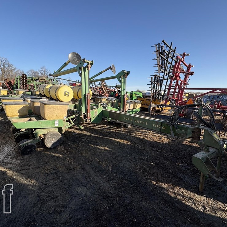 JOHN DEERE 7000