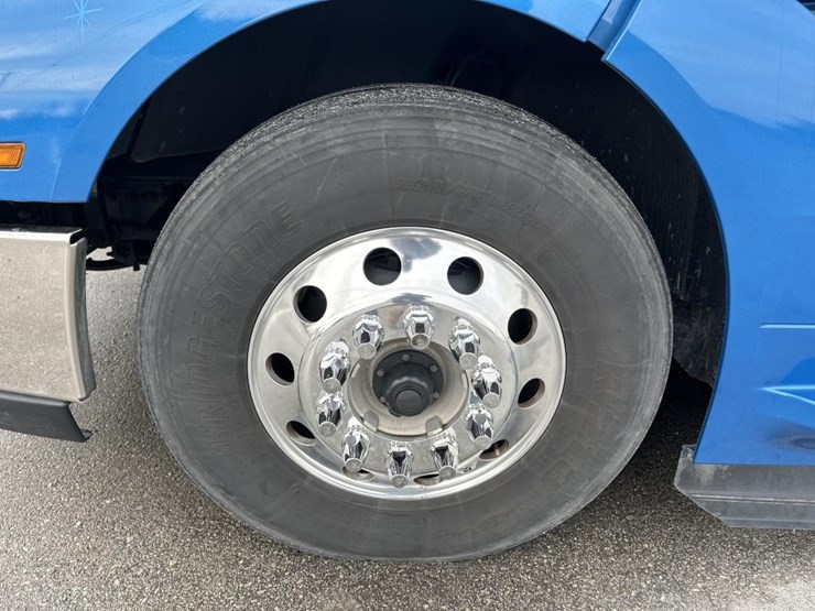 #2224-•-2025-volvo-vnl-sleeper-cab-semi-truck-tractor-image-55