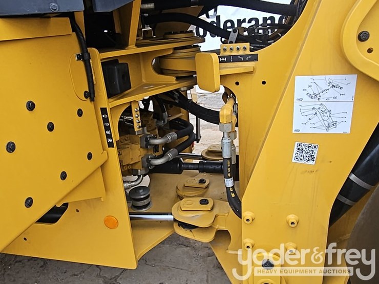 2026-caterpillar-926-image-21