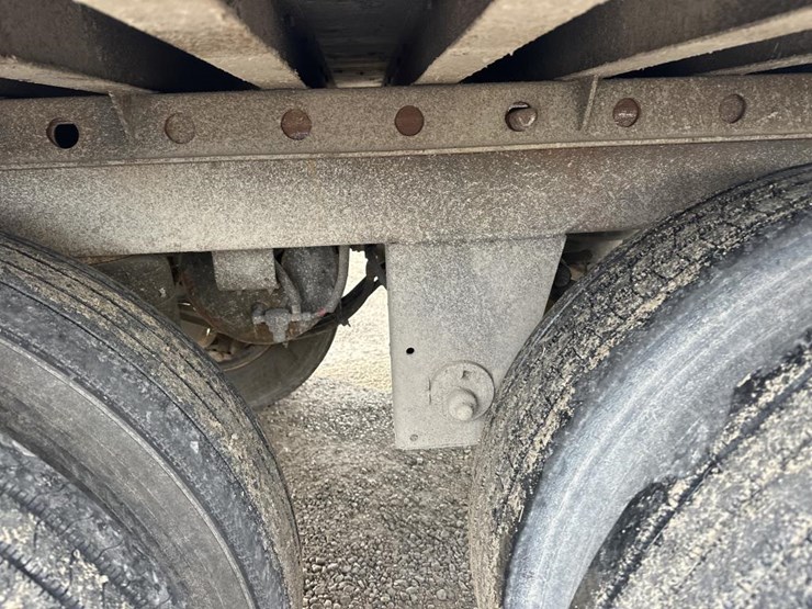 2016-utility-53'-image-15