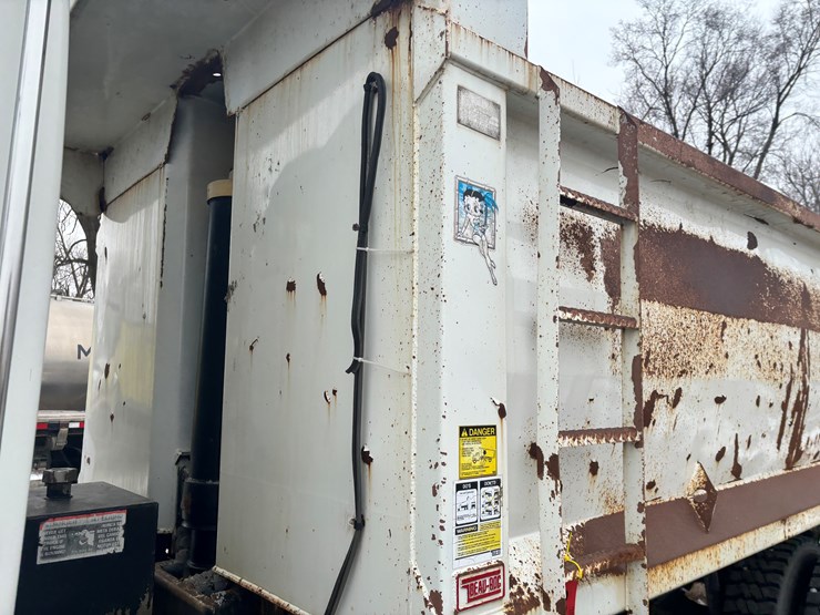 #2267-•-beau-rock-17'-steel-dump-box-image-7