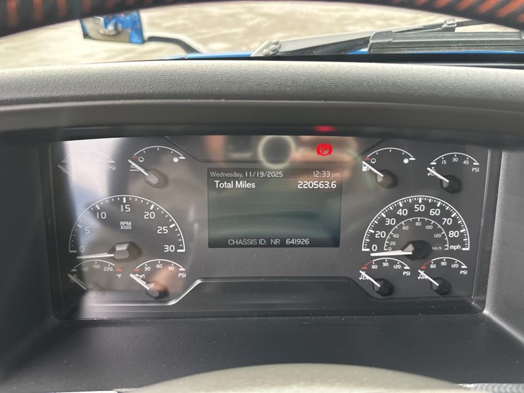 #2226-•-2024-volvo-vnl-sleeper-cab-semi-truck-tractor-image-44