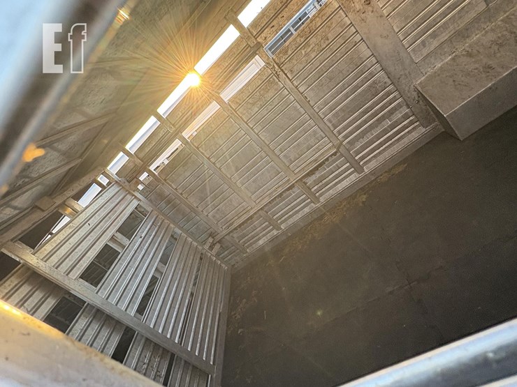 2001-featherlite-32-ft-image-12