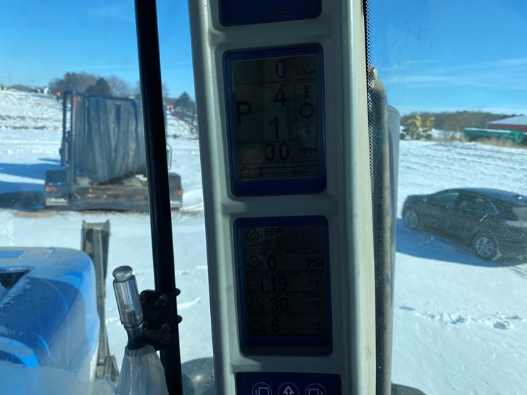 2011-new-holland-390-image-33