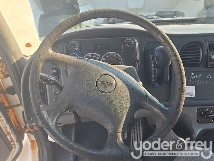 2020-freightliner-m2-106-image-66