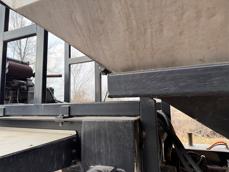 #40962-•-2013-magnolia-/-adams-t/a-fertilizer-tender-trailer-image-35