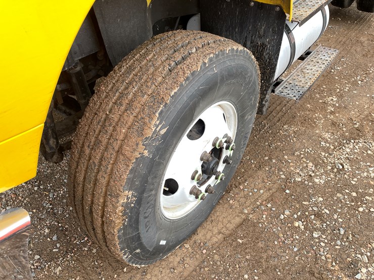 #1030-•-2011-international-truck-tractor-(has-mn-title)-image-9