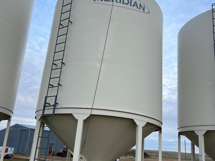 lot-45.-3,000-bu.-meridian-hopper-bin-image-3