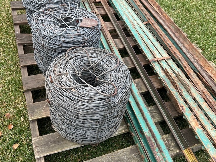 lot-19.-posts-and-wire,-all-either-new-or-like-new-image-8