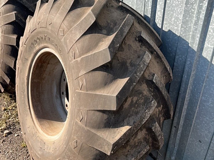 excellent-set-of-grip-tires,-size-is-16.5-l-–-16.1.--came-off-of-versatile-or-john-deere-self-propelled-swather,-always-been-stored-inside-image-4