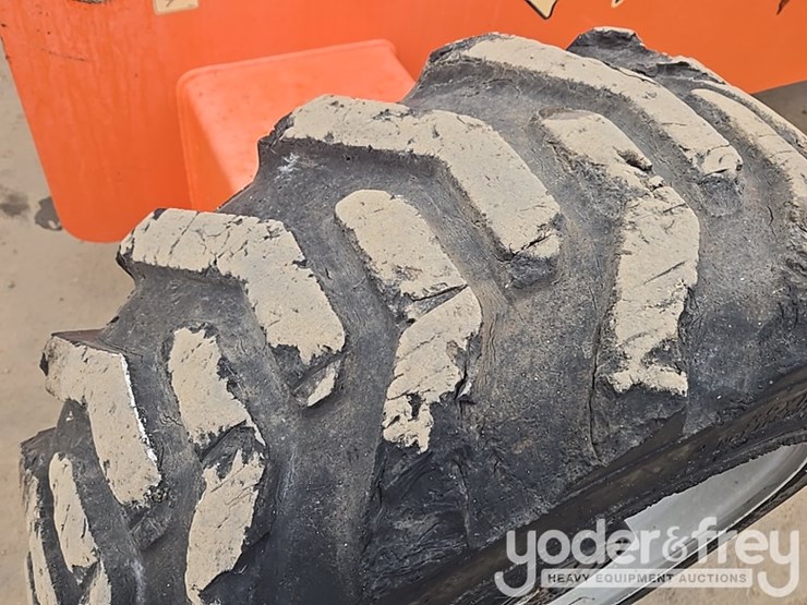 2015-jlg-600s-image-11