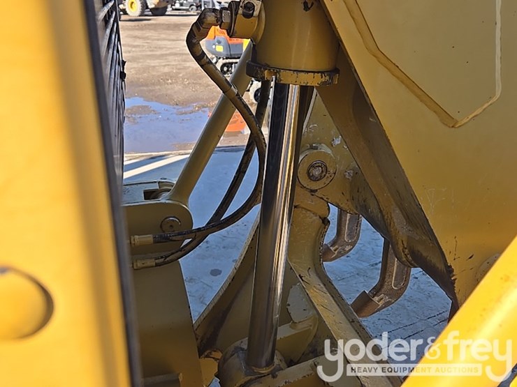 2005-caterpillar-140h-vhp-plus-image-69