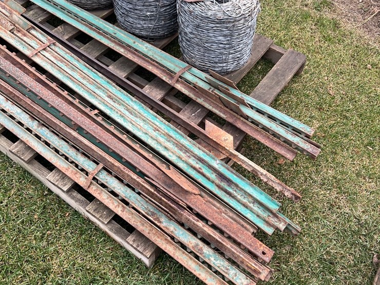 lot-19.-posts-and-wire,-all-either-new-or-like-new-image-2