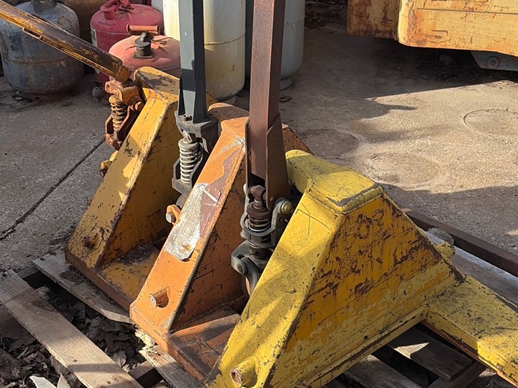 #79-•-group-of-three-pallet-jacks-image-3