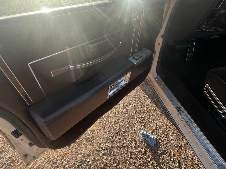 lot-13.-oldsmobile-delta-88-royale-car,-4-dr.,-196,050-mi,-307-v8,--4-speed-automatic-image-32