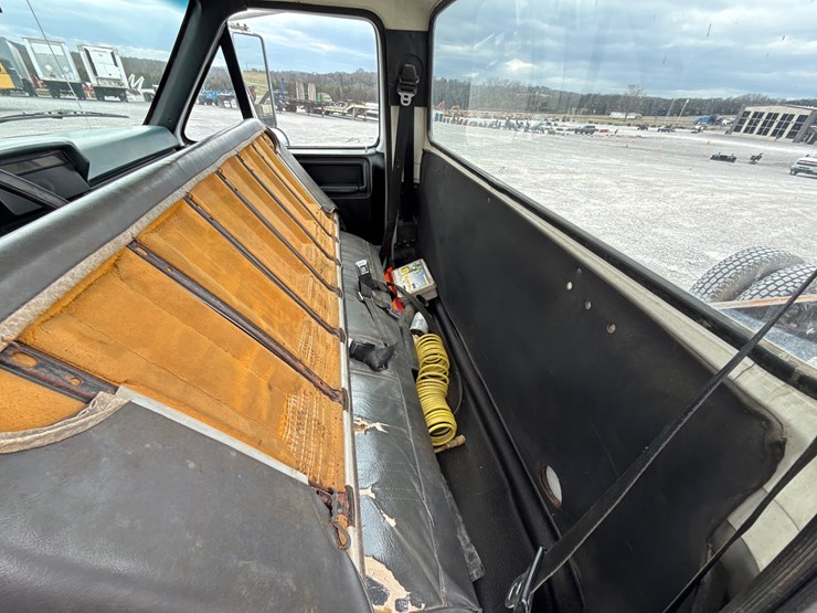 1994-ford-f800-image-33