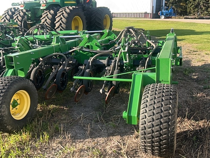 2018-john-deere-1910-image-38