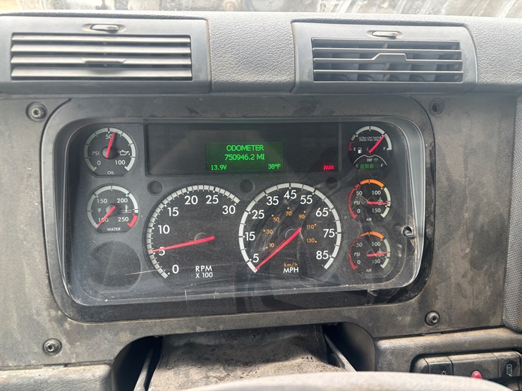 2016-freightliner-cascadia-113-image-36