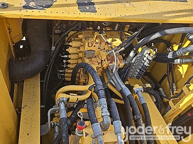 2017-komatsu-pc360-lc-11-image-36