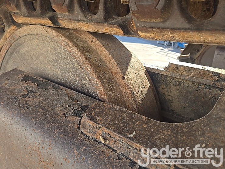 2016-caterpillar-335fl-image-18