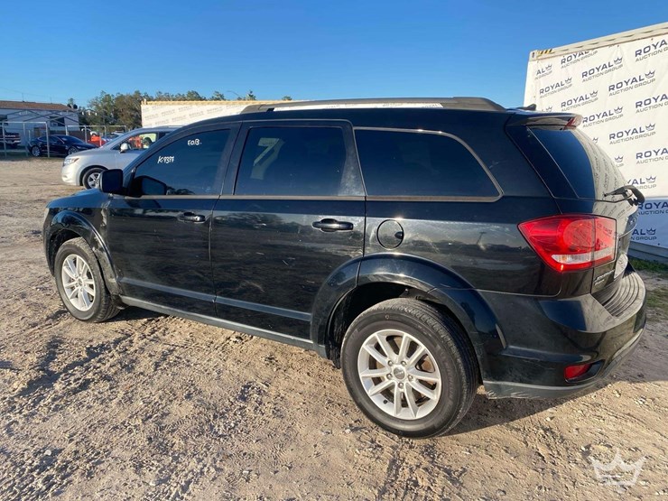 2015-dodge-journey-sxt-image-8