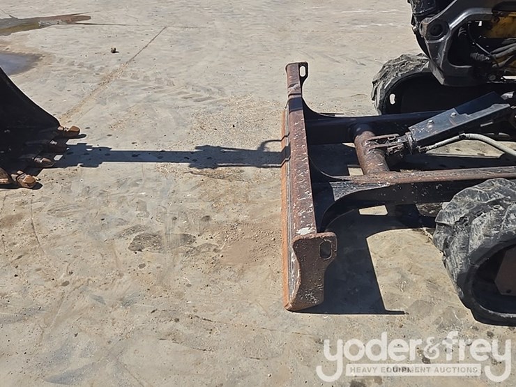 2020-deere-35g-image-19