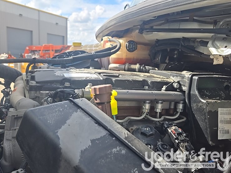 2021-freightliner-m2-106-image-85