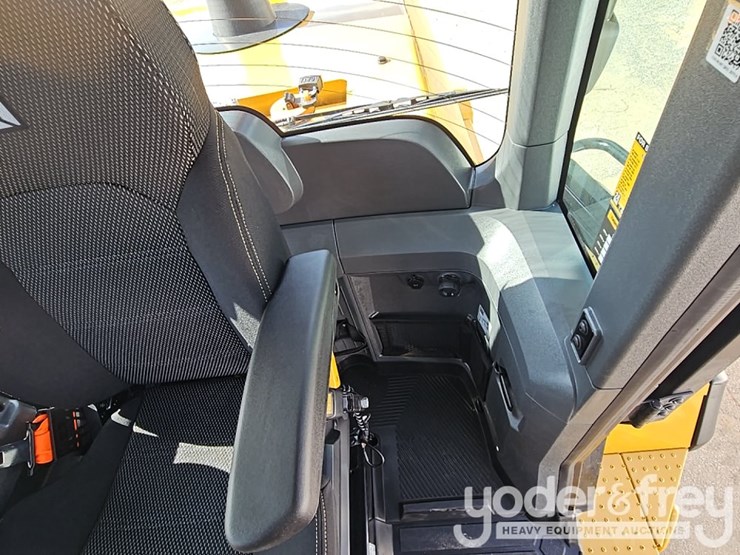 2026-caterpillar-930-image-67