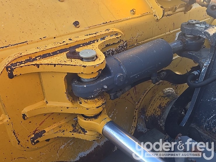 2018-deere-700k-image-39