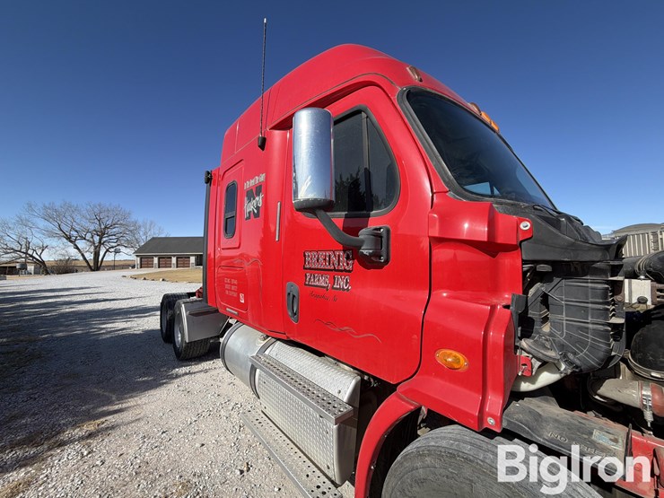 2013-freightliner-cascadia-113-image-16