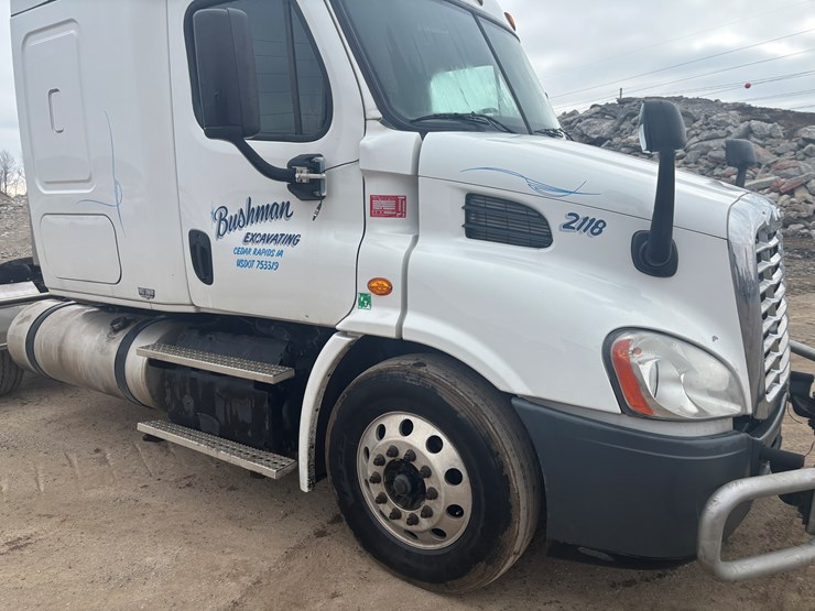 2016-freightliner-cascadia-113-image-16