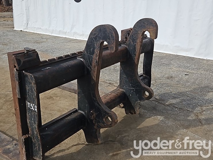 caterpillar-420f2-image-9