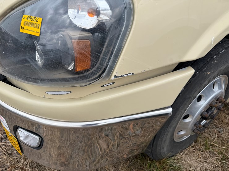 #40952-•-2016-freightliner-t/a-daycab-truck-tractor-3akjged50gshn2261-image-32