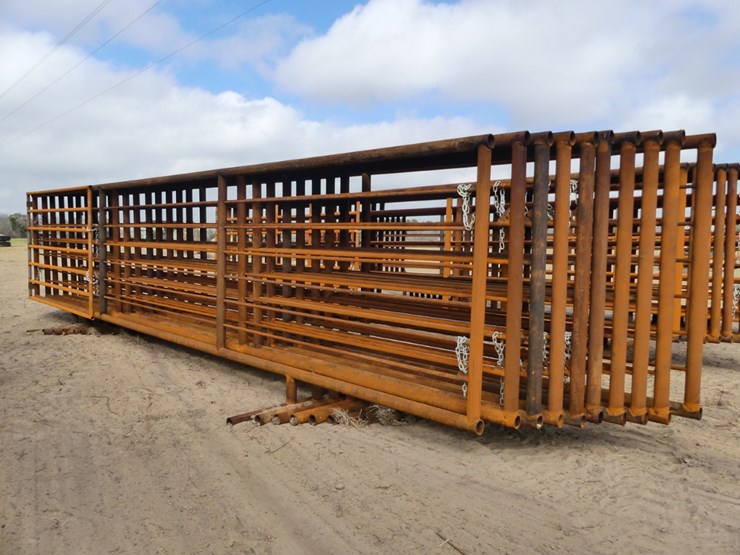 (10)-free-standing-24'-cow-panels-w/1-gate-image-1