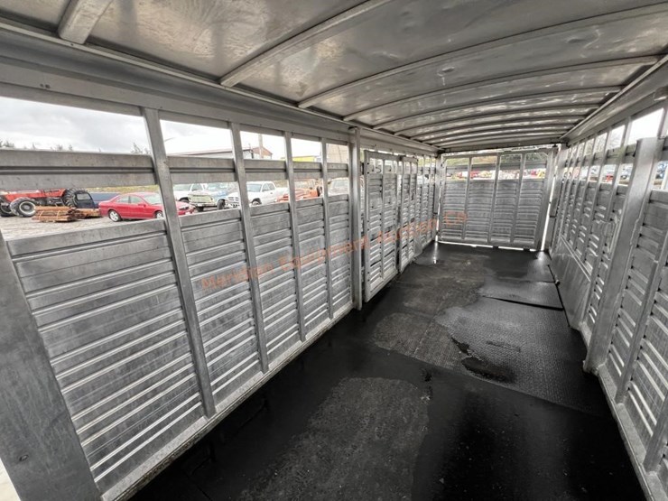 1996-featherlite-8120-image-11