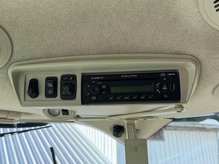 2013-john-deere-s550-image-29