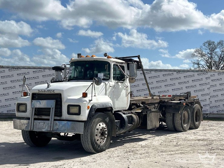 2001-mack-rd688s-image-1