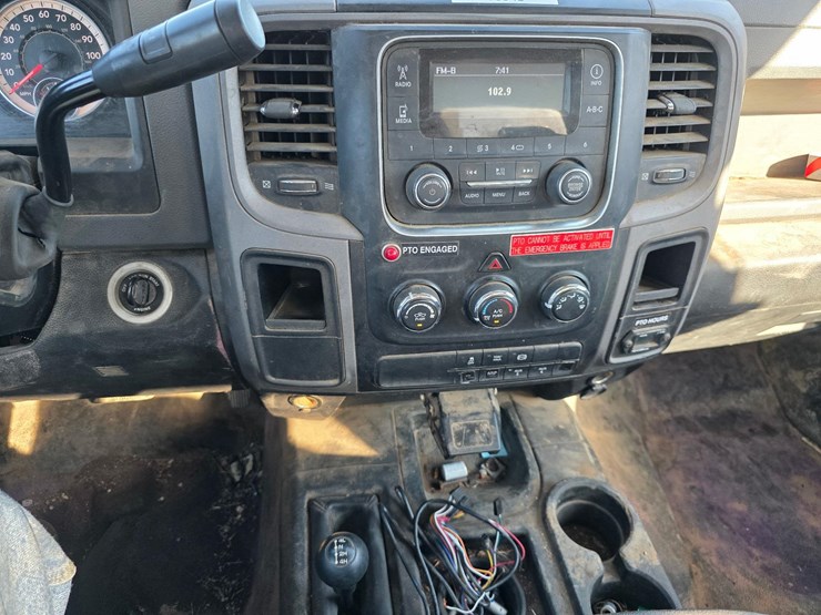 dodge-5500-bucket-truck-image-30