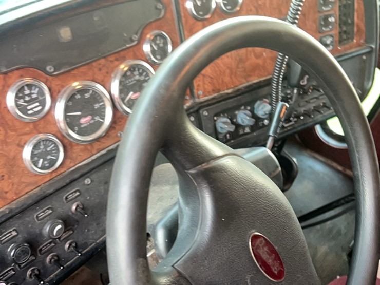 2003-peterbilt-379-image-46