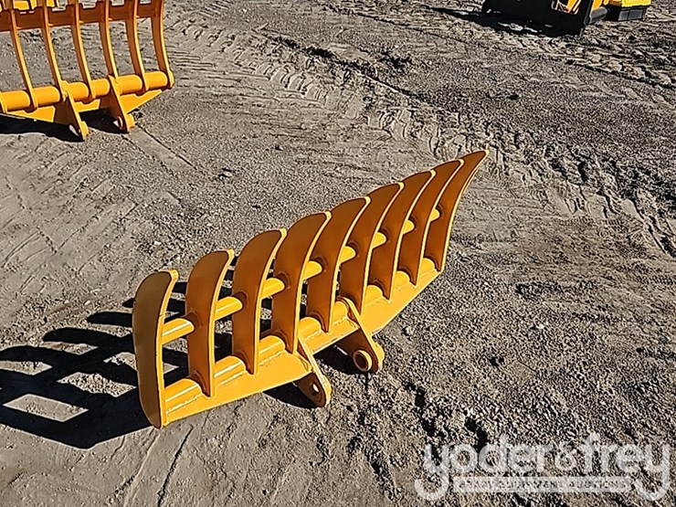 caterpillar-303-image-4