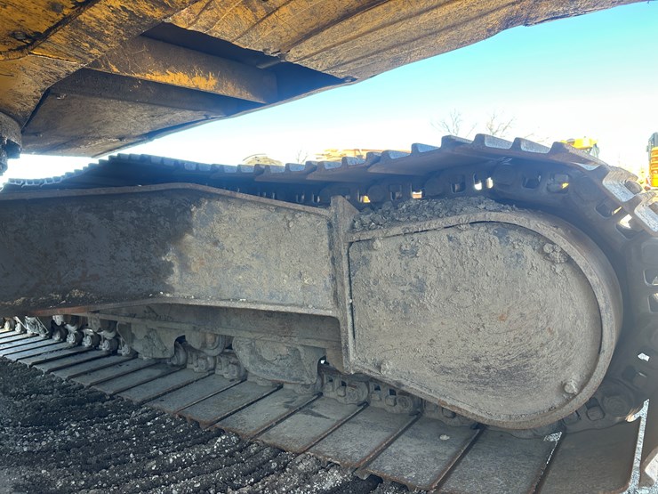 new-holland-eh215-image-62