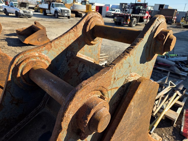 new-holland-eh215-image-6